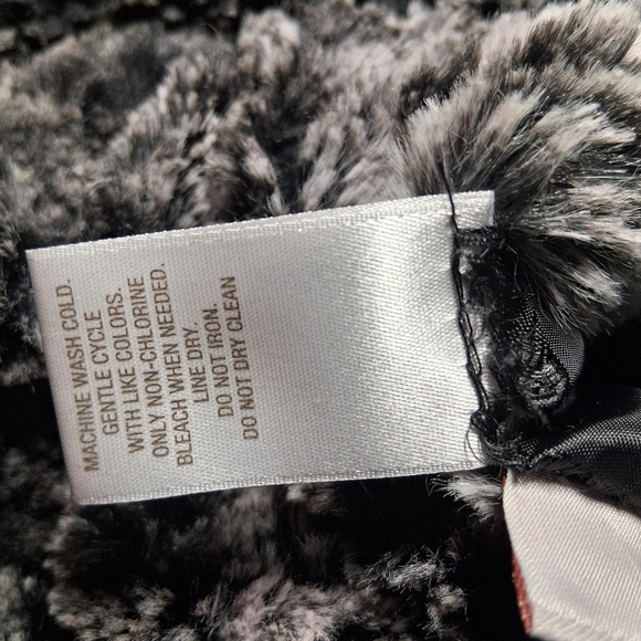 REVERSIBLE Gray Faux Fur Vest - Picture 15 of 16